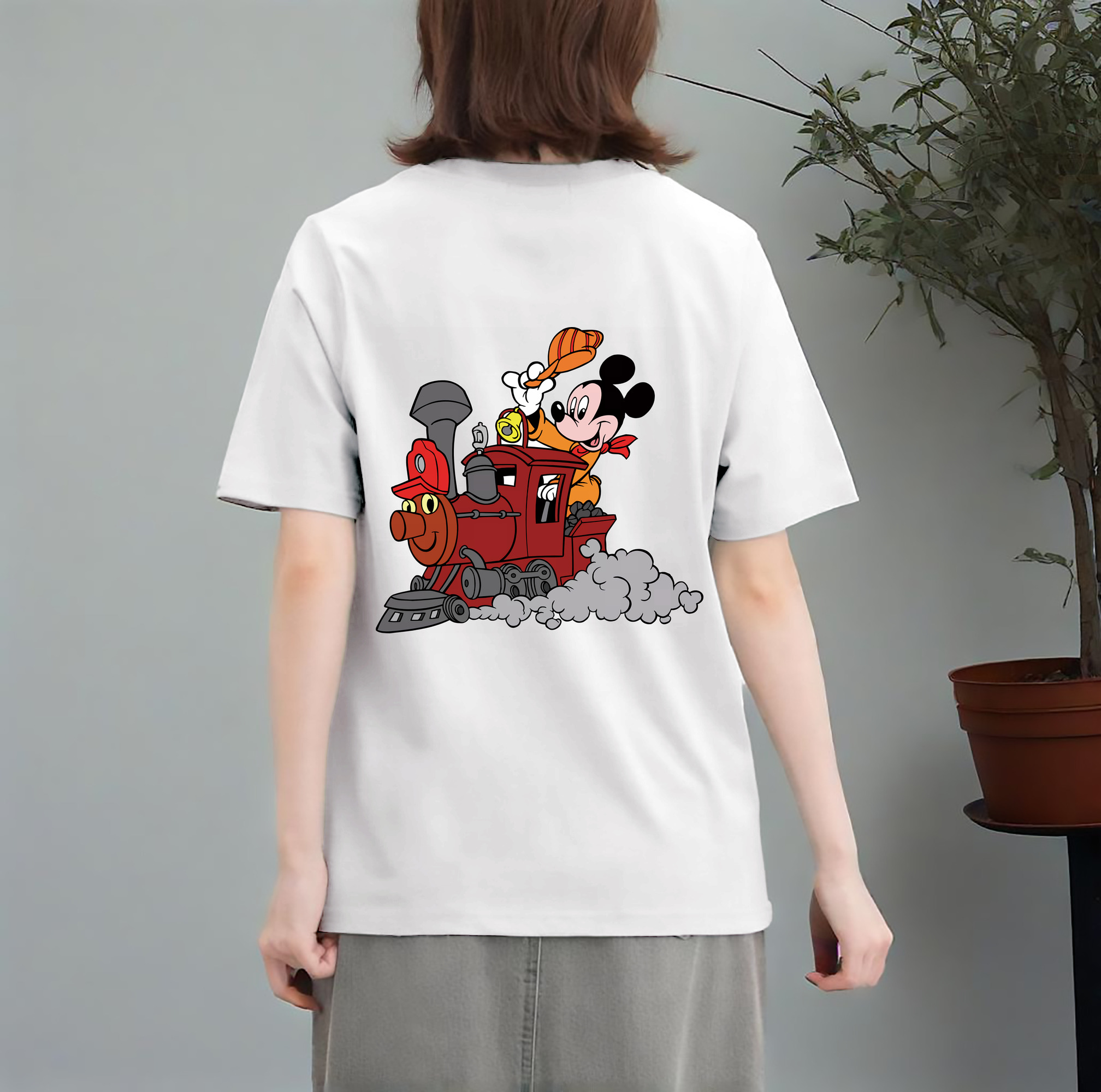 ミッキーマウス Mickey Mouse レディース半袖Tシャツ(バックプリント)